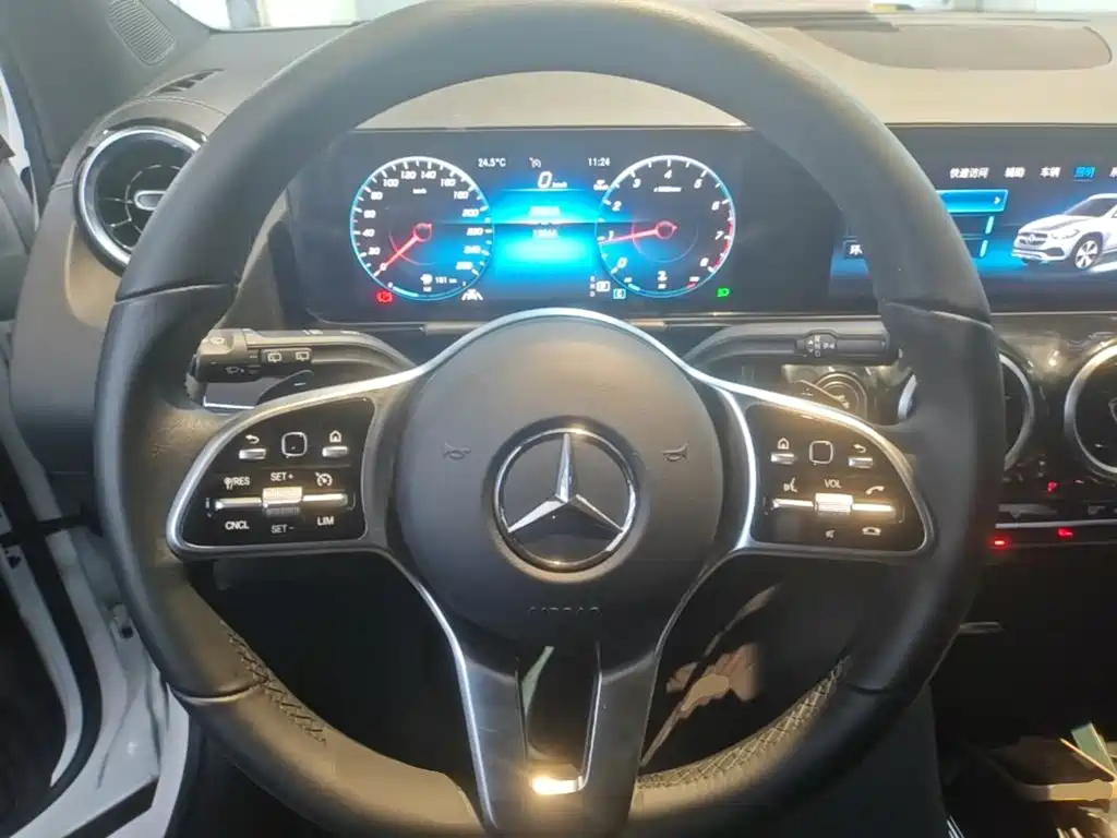Mercedes-Benz GLA — фото 11