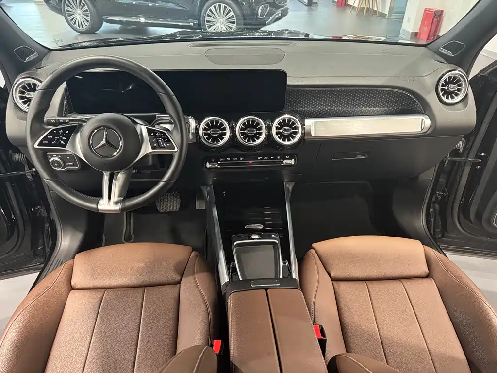 Mercedes-Benz EQB — фото 10