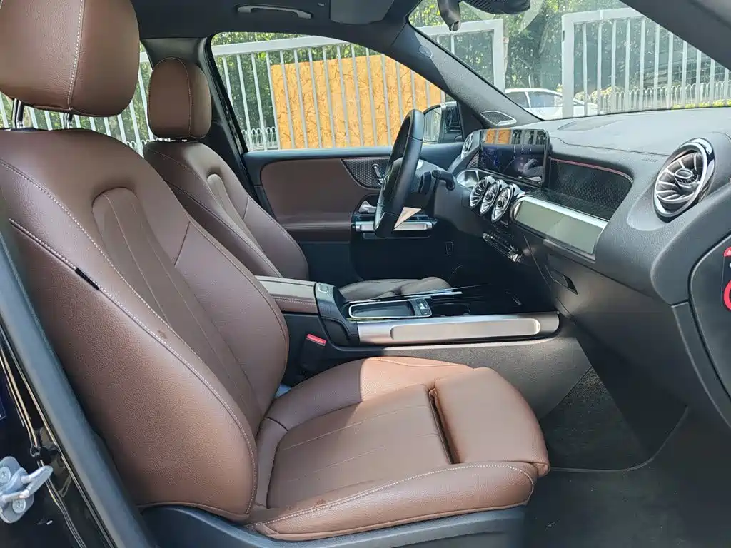 Mercedes-Benz EQB — фото 10