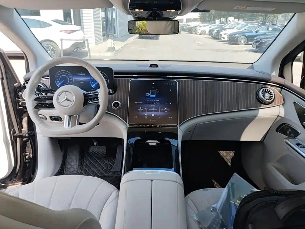 Mercedes-Benz EQE SUV — фото 14