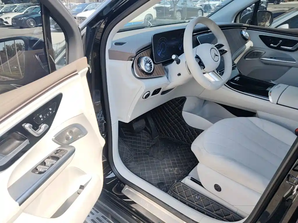 Mercedes-Benz EQE SUV — фото 21