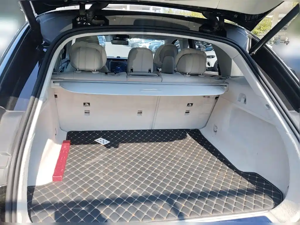 Mercedes-Benz EQE SUV — фото 24