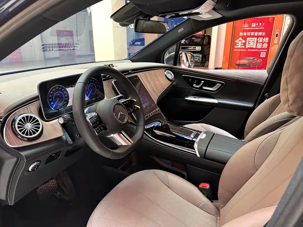Mercedes-Benz EQE SUV — фото 13
