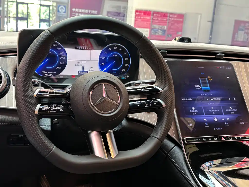 Mercedes-Benz EQE SUV — фото 19
