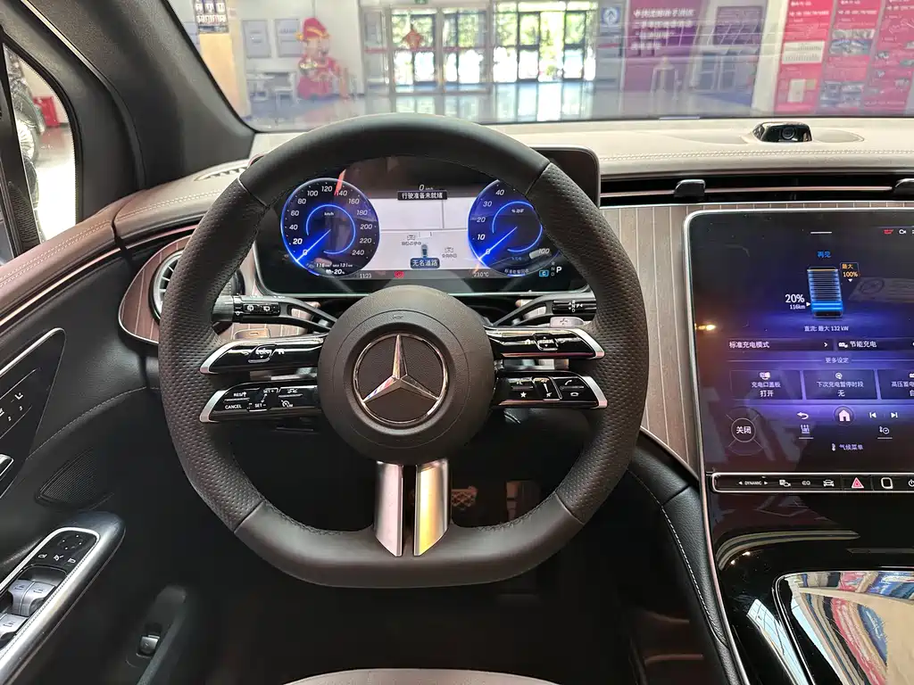Mercedes-Benz EQE SUV — фото 20