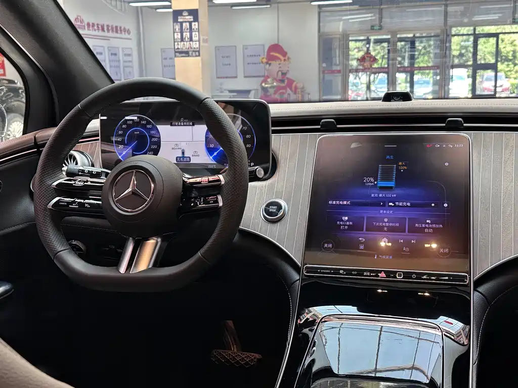 Mercedes-Benz EQE SUV — фото 22