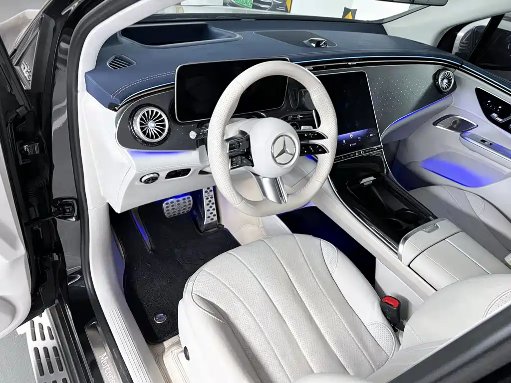 Mercedes-Benz EQE SUV — фото 9