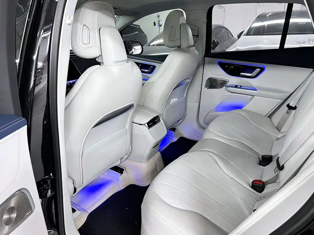 Mercedes-Benz EQE SUV — фото 10