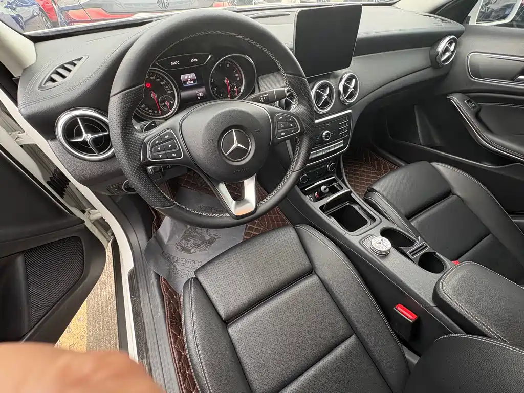 Mercedes-Benz GLA — фото 7
