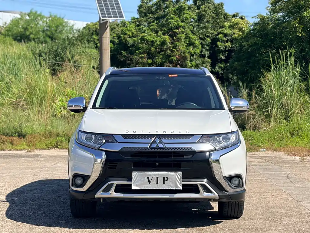 Mitsubishi Outlander — фото 2