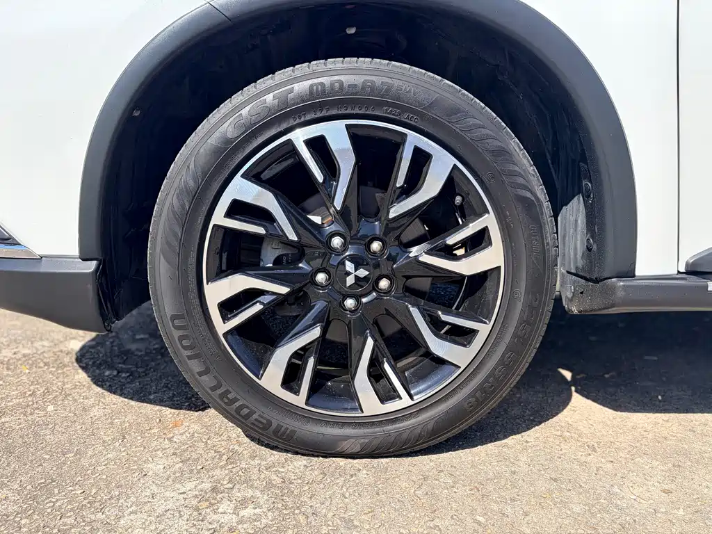 Mitsubishi Outlander — фото 11
