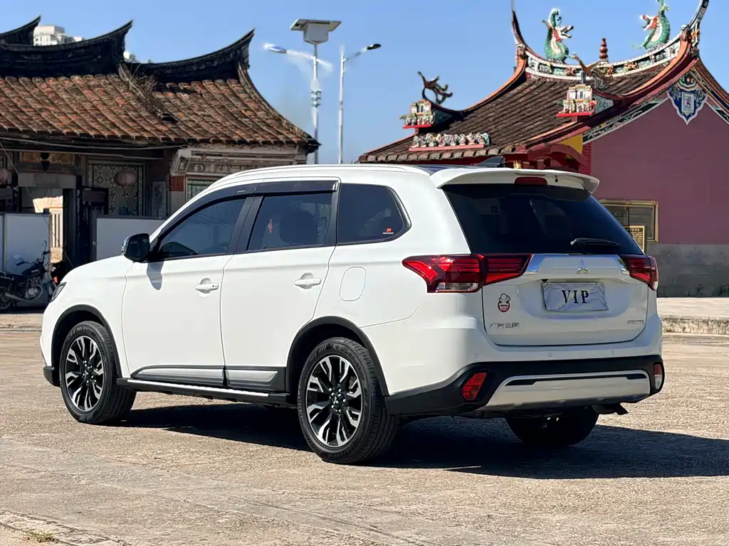Mitsubishi Outlander — фото 13