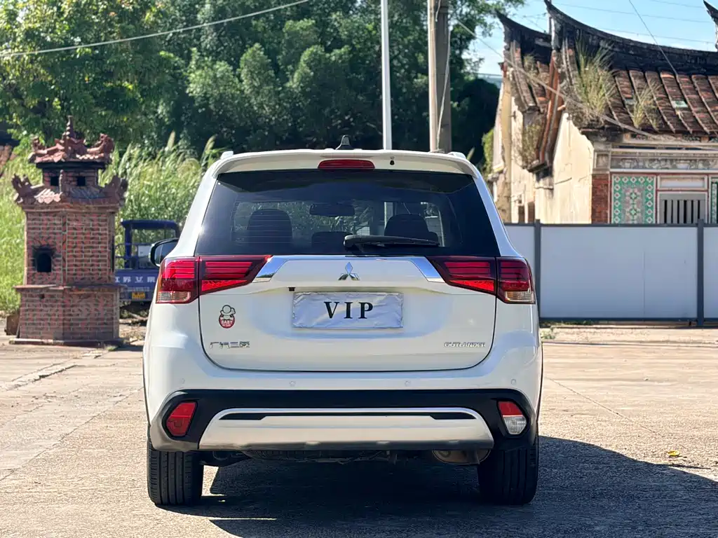 Mitsubishi Outlander — фото 14
