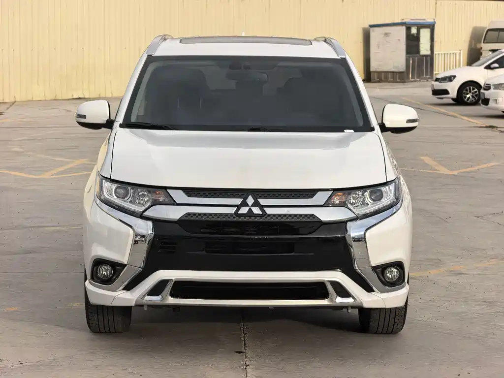 Mitsubishi Outlander — фото 2