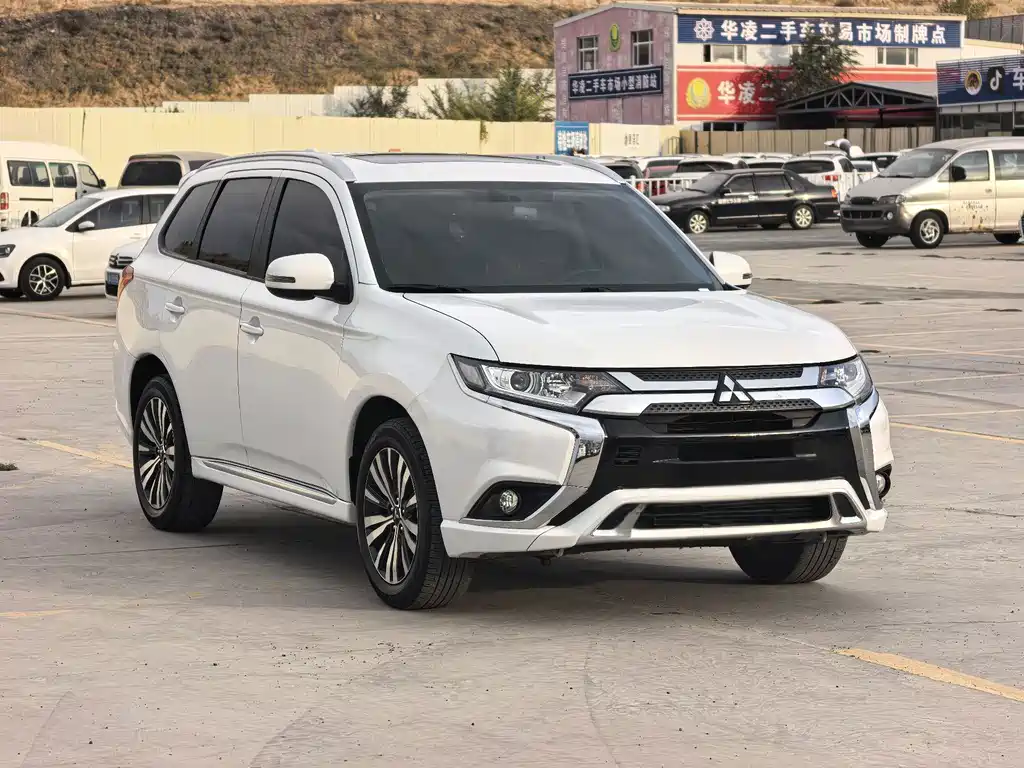 Mitsubishi Outlander — фото 3