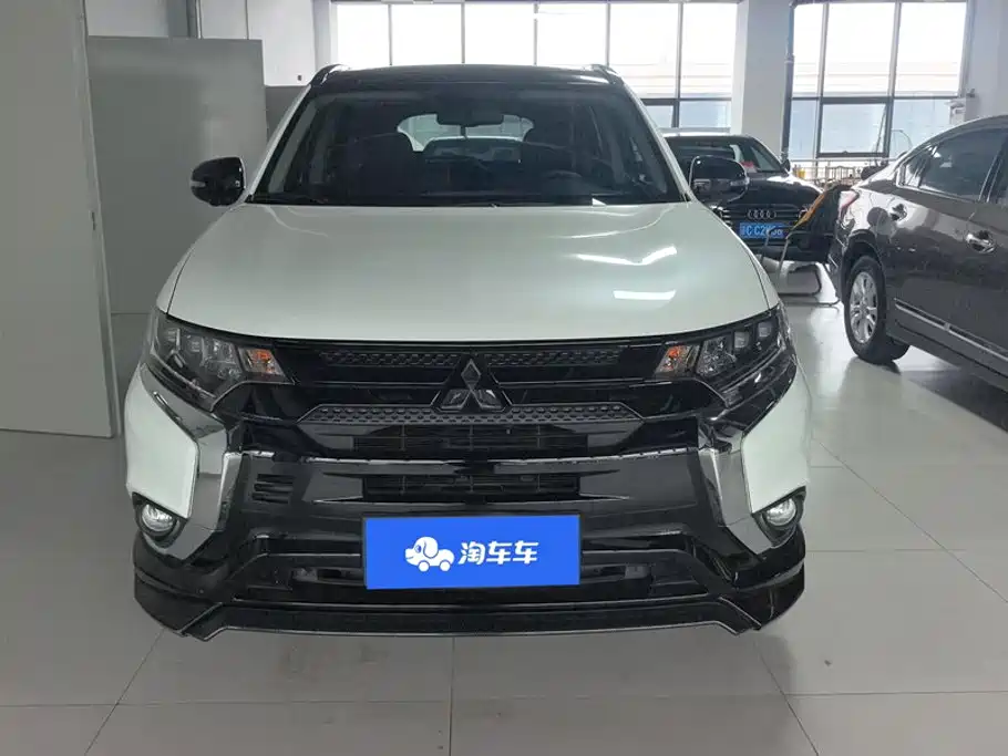 Mitsubishi Outlander — фото 2