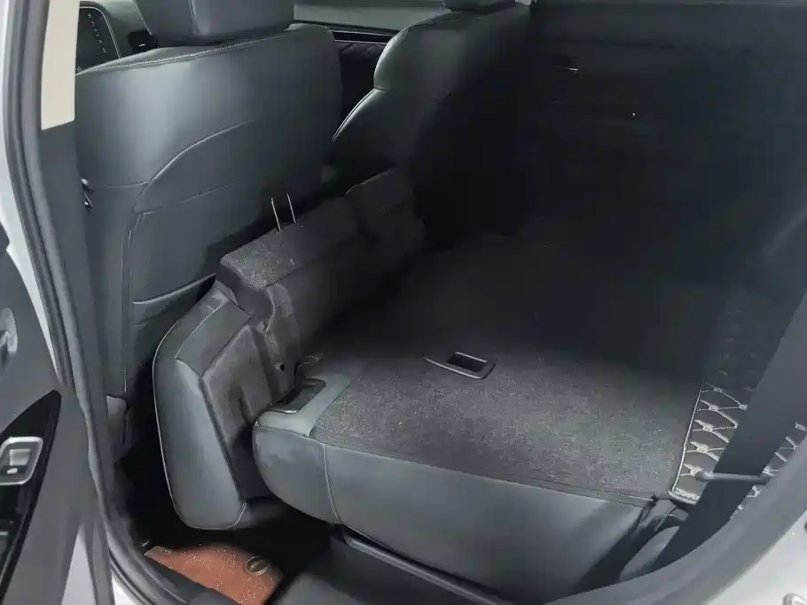 Mitsubishi Outlander — фото 11