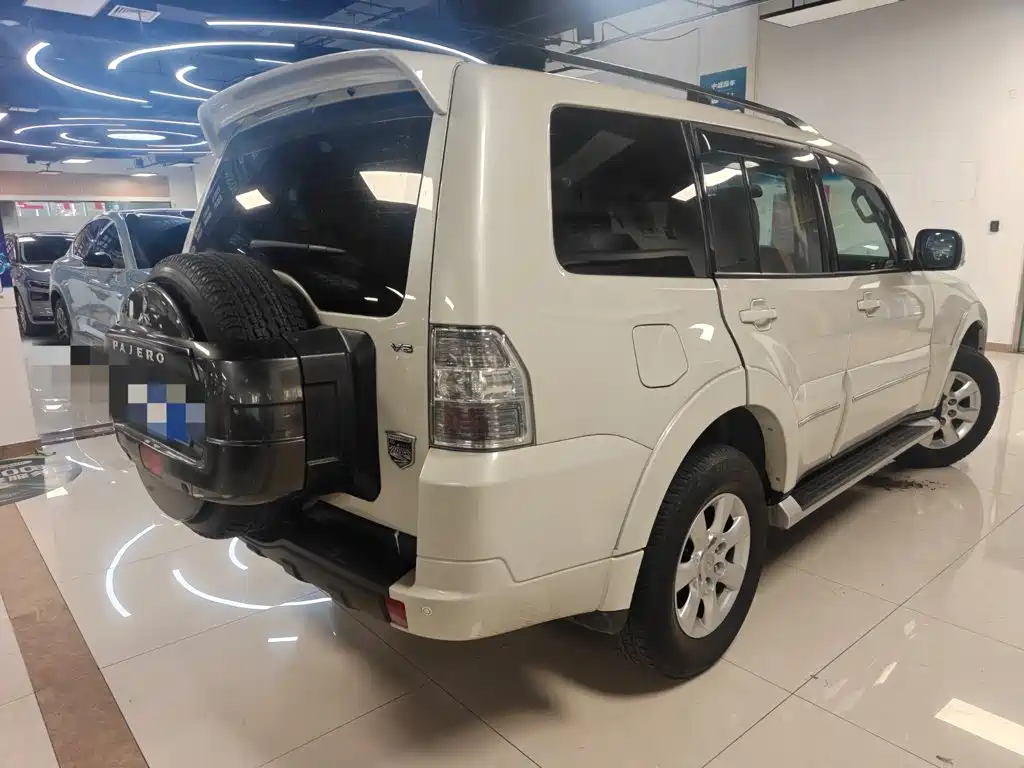 Mitsubishi Pajero (Import) — фото 4