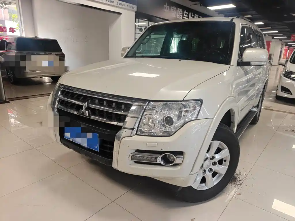 Mitsubishi Pajero (Import)
