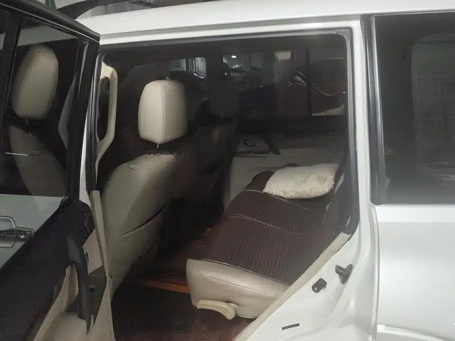 Mitsubishi Pajero (Import) — фото 11