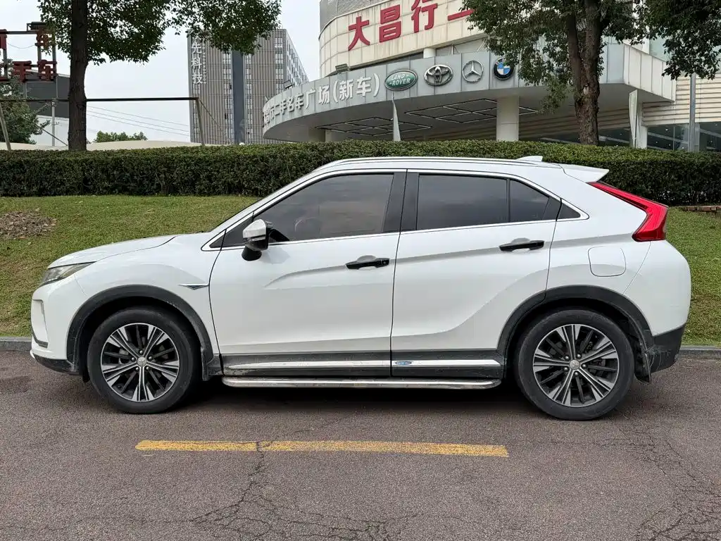 Mitsubishi Eclipse Cross — фото 3