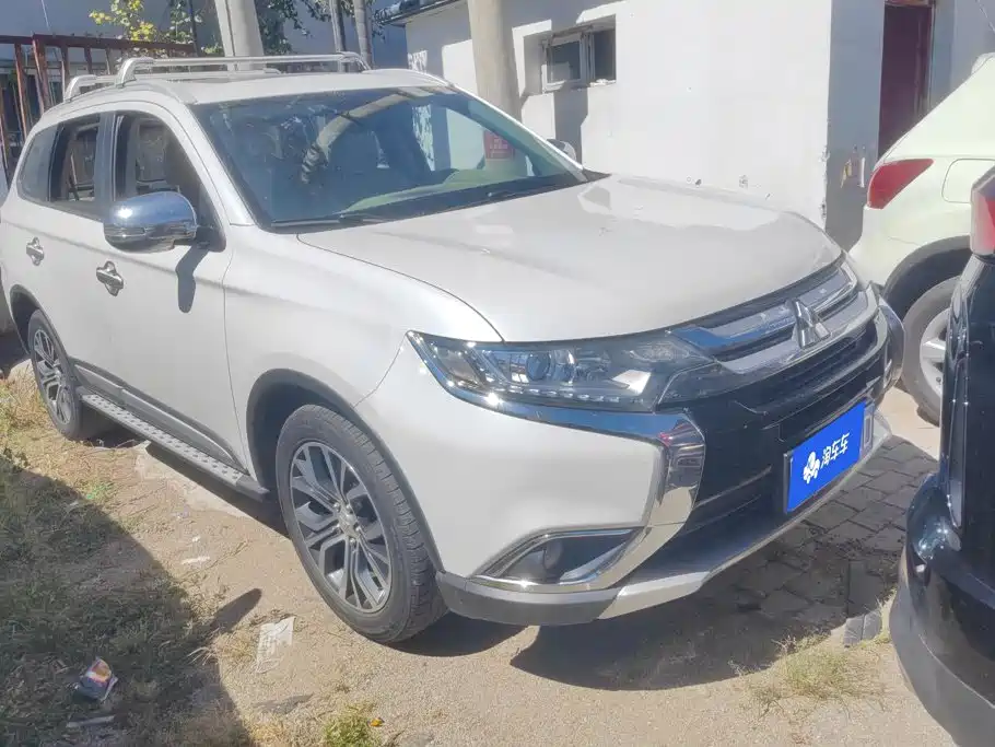 Mitsubishi Outlander — фото 2