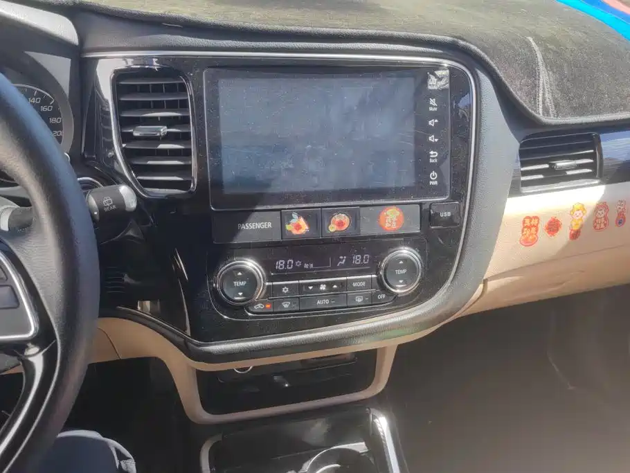 Mitsubishi Outlander — фото 13