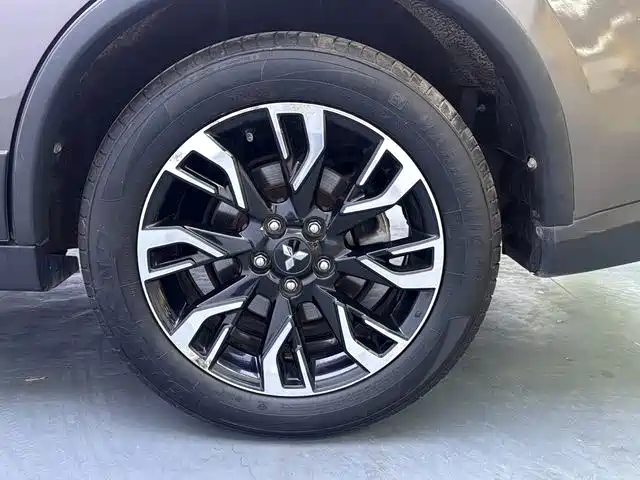 Mitsubishi Outlander — фото 14