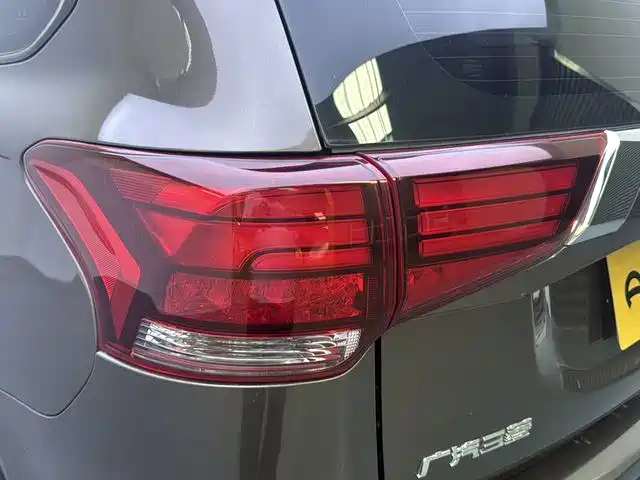 Mitsubishi Outlander — фото 18