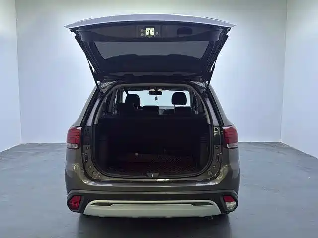 Mitsubishi Outlander — фото 19