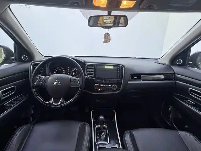 Mitsubishi Outlander — фото 20