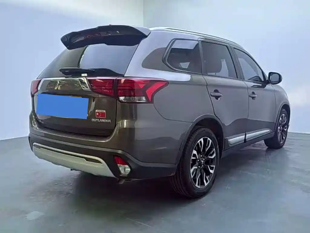 Mitsubishi Outlander — фото 4
