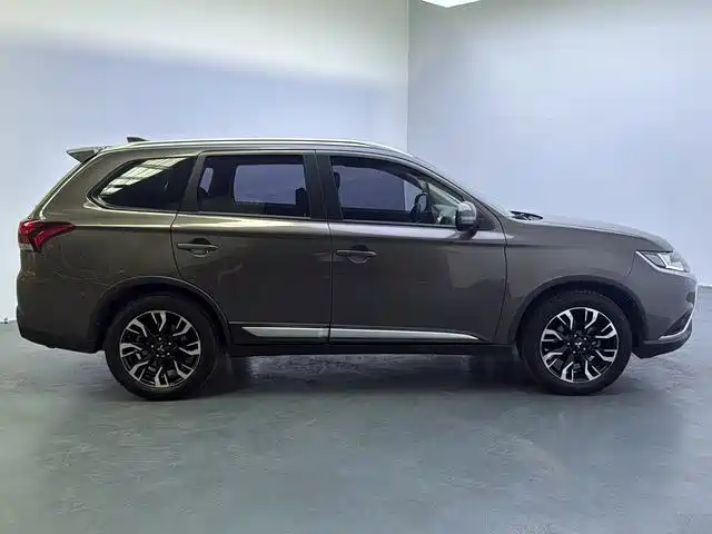 Mitsubishi Outlander — фото 6