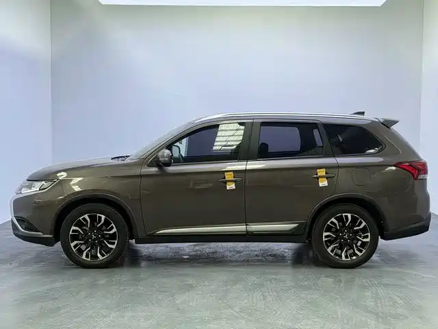 Mitsubishi Outlander — фото 7
