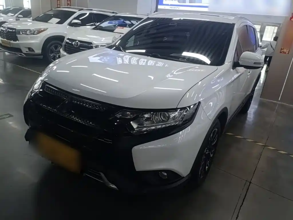 Mitsubishi Outlander — фото 2