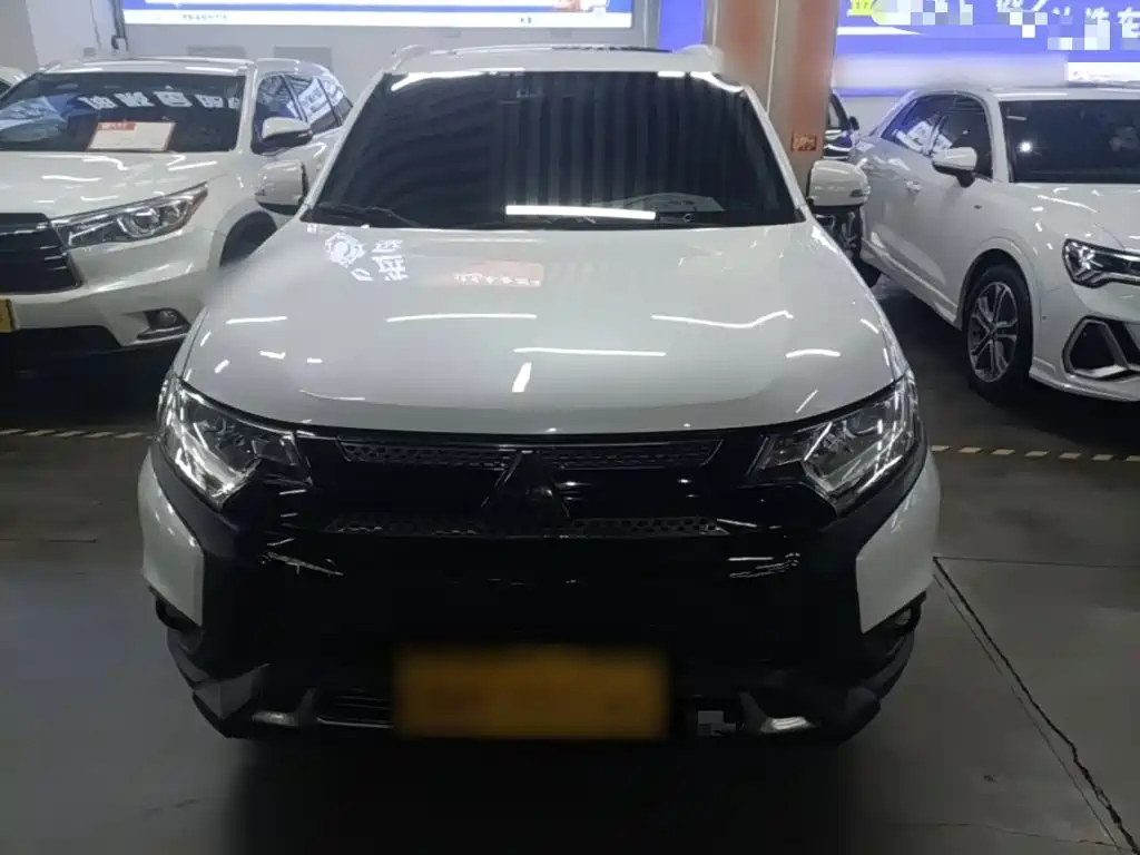 Mitsubishi Outlander — фото 3