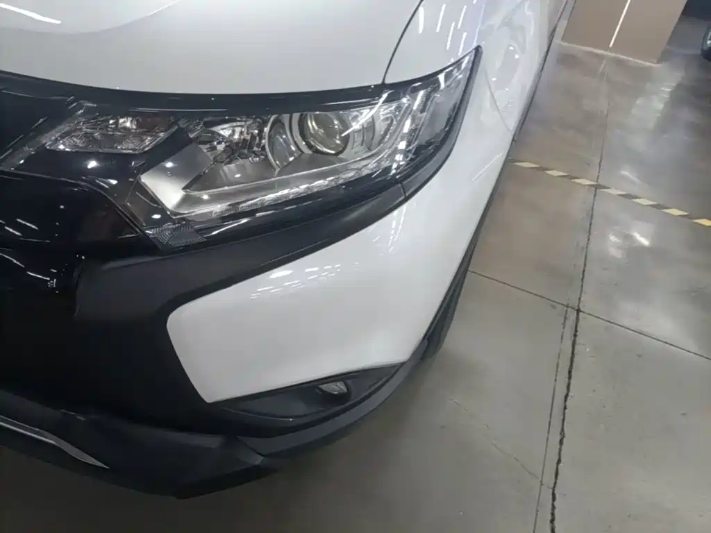 Mitsubishi Outlander — фото 24