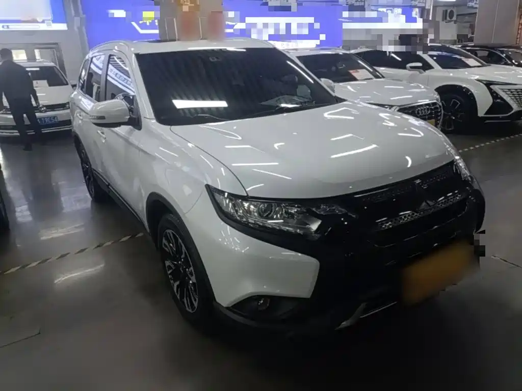Mitsubishi Outlander — фото 4