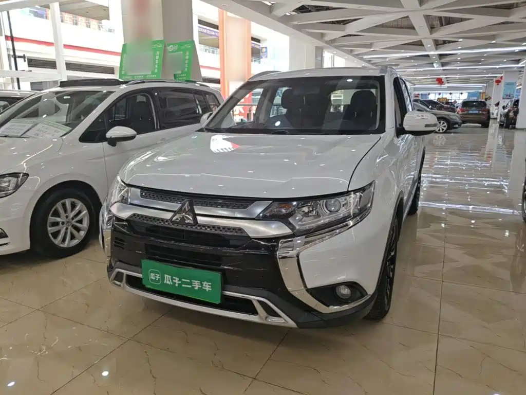 Mitsubishi Outlander — фото 2
