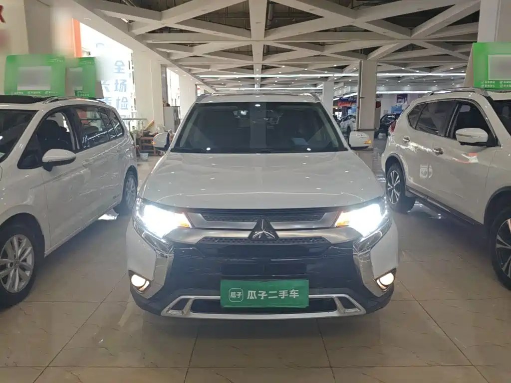 Mitsubishi Outlander — фото 3