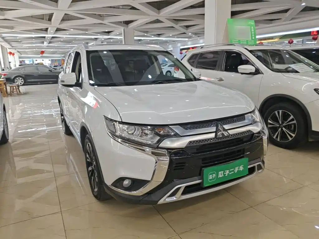 Mitsubishi Outlander — фото 4