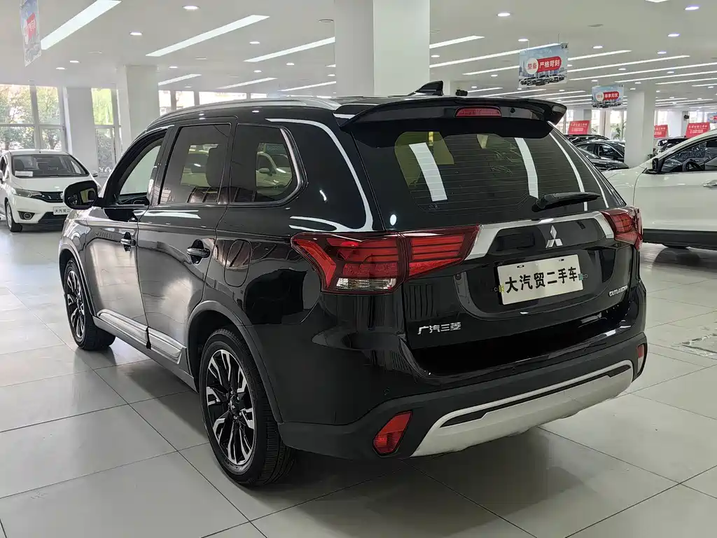 Mitsubishi Outlander — фото 4