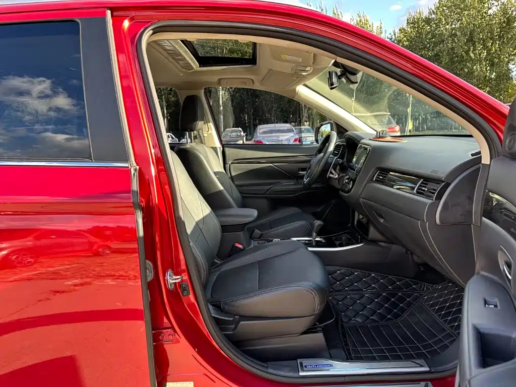 Mitsubishi Outlander — фото 14