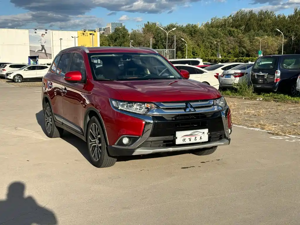 Mitsubishi Outlander — фото 3
