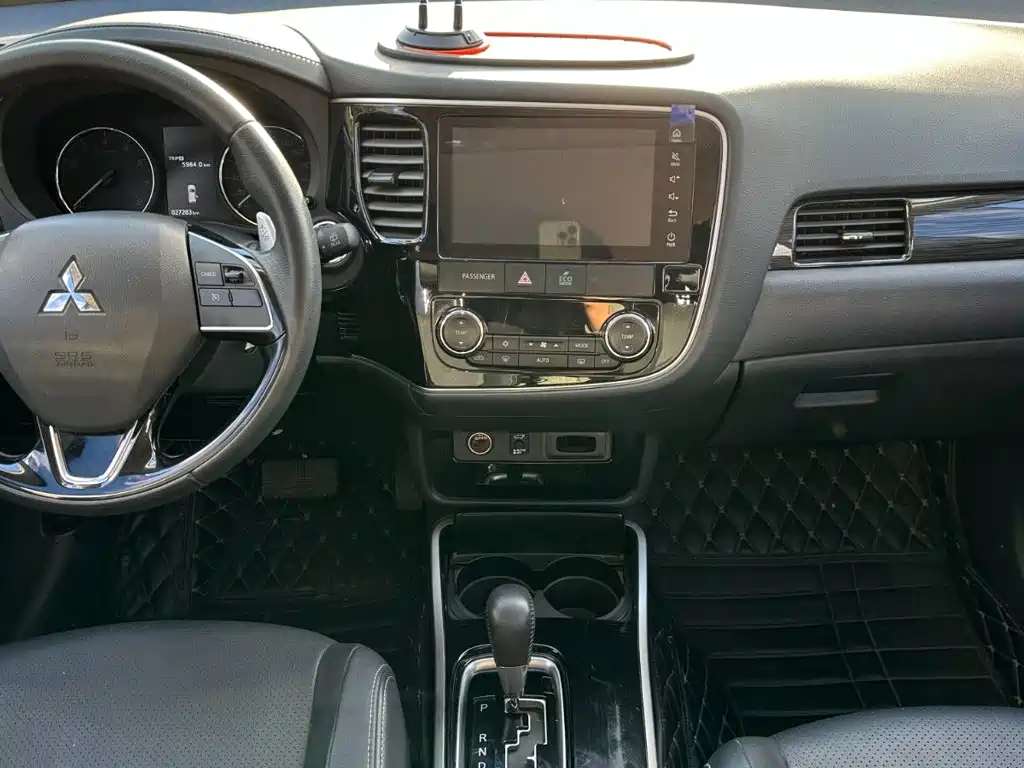 Mitsubishi Outlander — фото 21