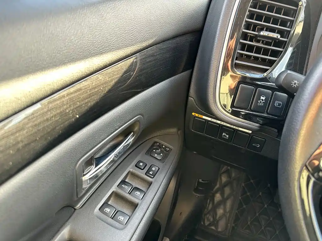 Mitsubishi Outlander — фото 22