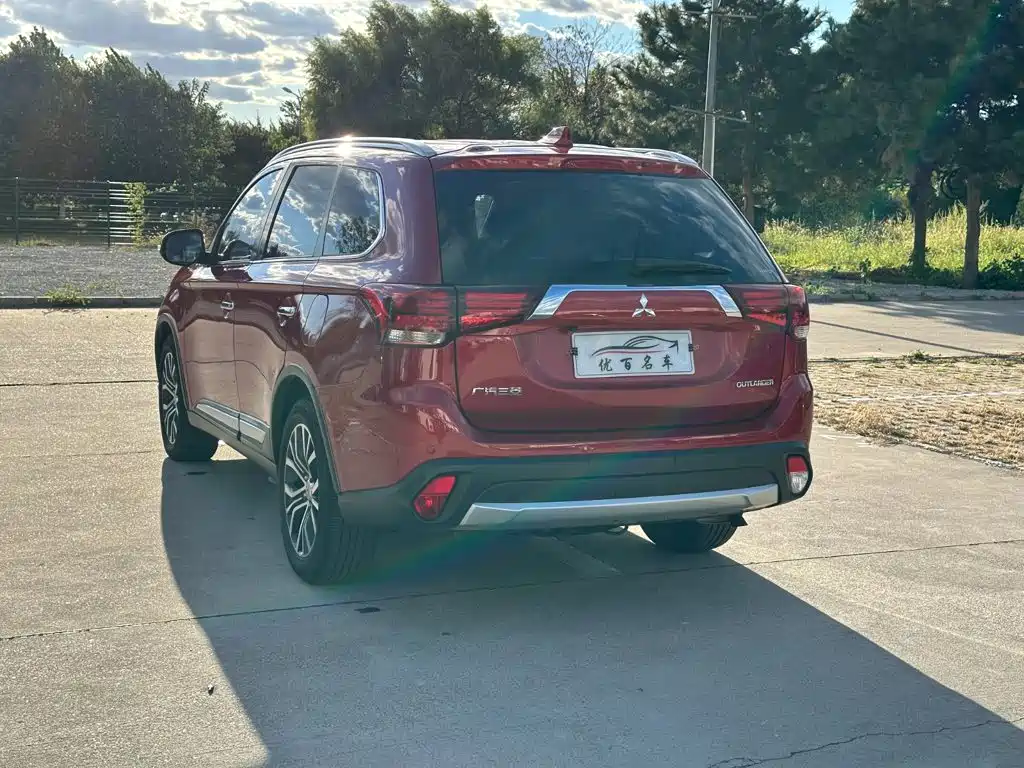 Mitsubishi Outlander — фото 4