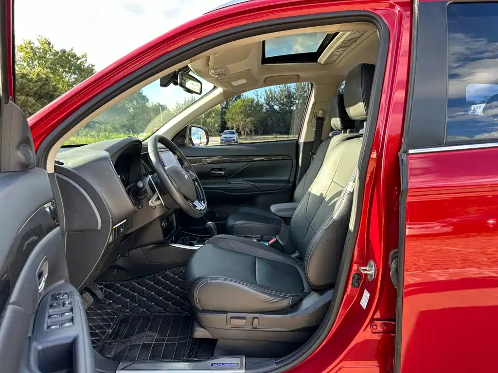 Mitsubishi Outlander — фото 9