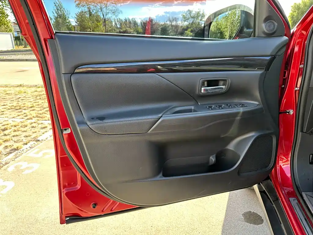 Mitsubishi Outlander — фото 10