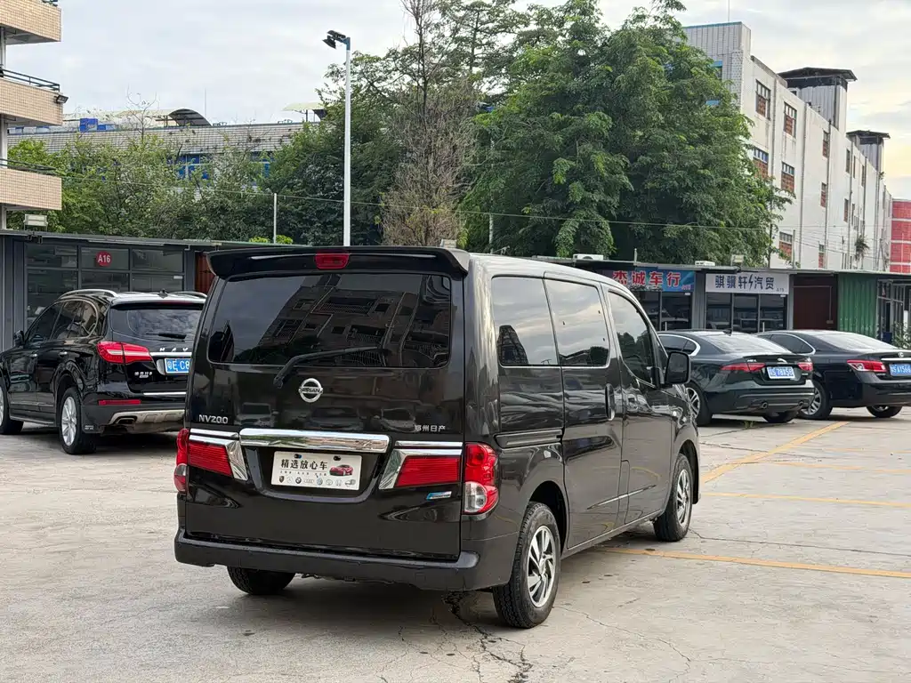 Nissan NV200 — фото 4